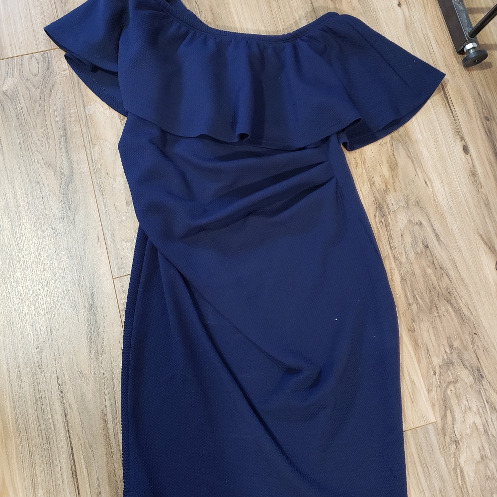 Off shoulder maternity dress.small